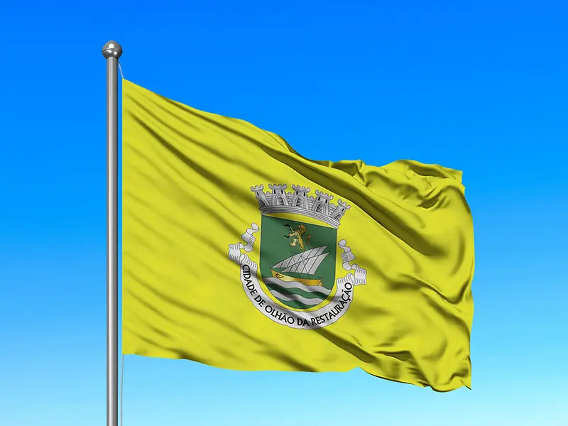 Bandeira do Município de Olhão em mastro