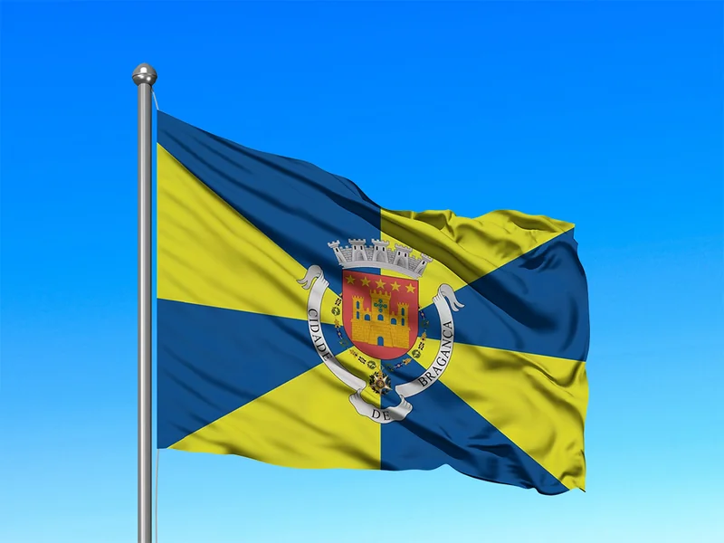 Bandeira do Município de Bragança em mastro
