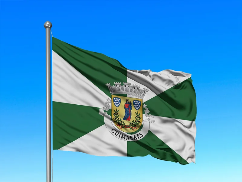 Bandeira do Município de Guimarães em mastro