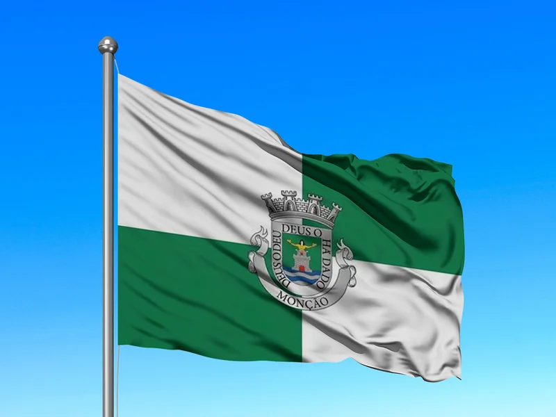 Bandeira do Município de Monção em mastro