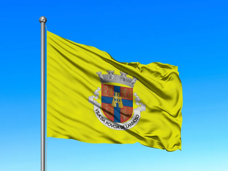 Bandeira do Município de Póvoa de Lanhoso em mastro