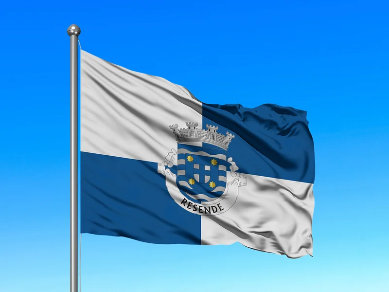 Bandeira do Município de Resende em mastro