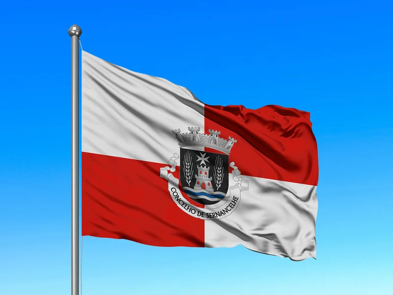 Bandeira do Município de Sernancelhe em mastro