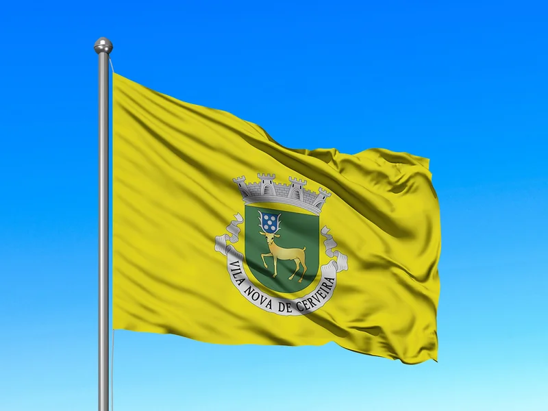 Bandeira do Município de Vila Nova de Cerveira em mastro