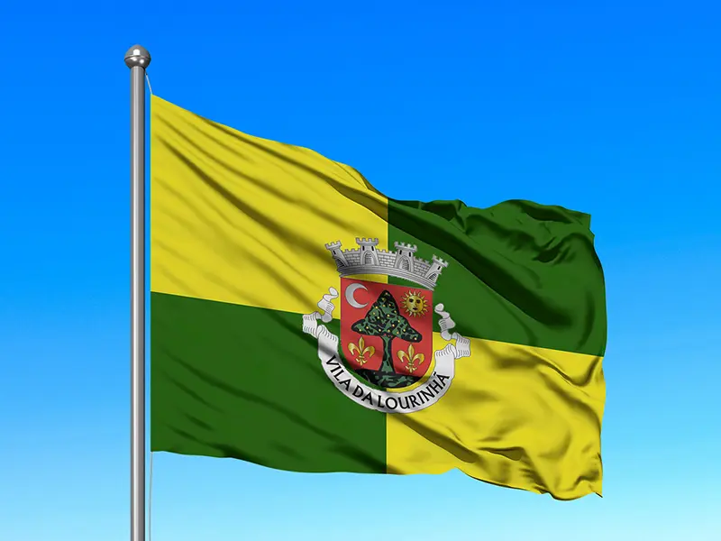 Bandeira do Município de Lourinhã em mastro