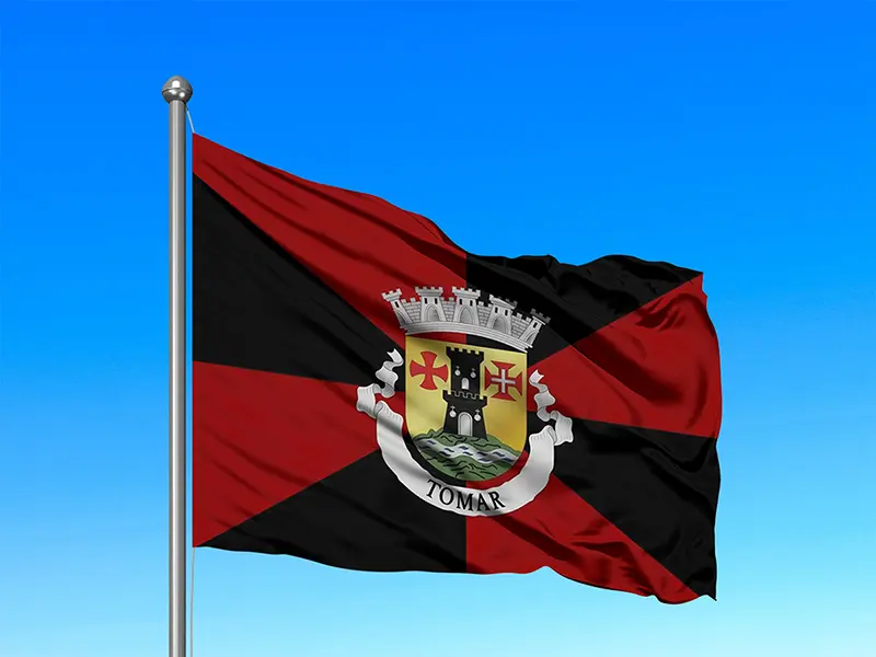 Bandeira do Município de Tomar em mastro