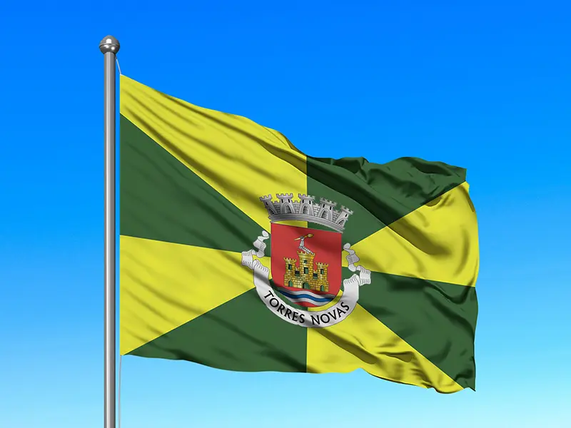 Bandeira do Município de Torres Novas em mastro